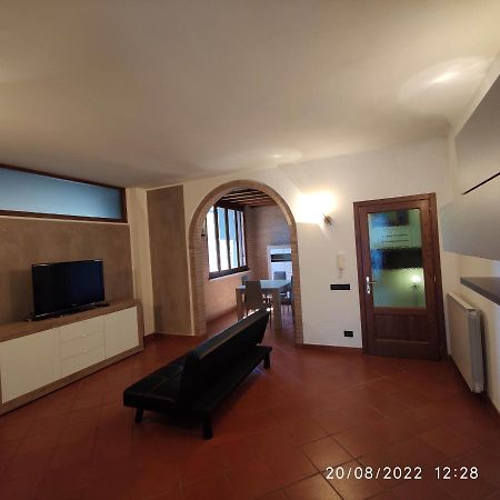 M & M Pinzi Suite Apartment Montepulciano Stazione Buitenkant foto